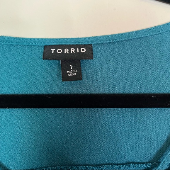 Torrid Dark Teal Criss Cross 3/4 Sleeves Blouse Size 1X Women - Picture 3 of 11